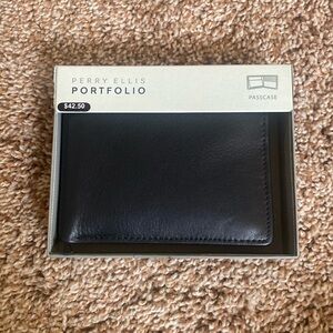 Perry Ellis Wallet NWTS